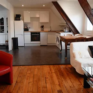 Appartement Renove Au Centre Du Palais, Proche Et Commodites - Fr-1-418-226, Le Palais